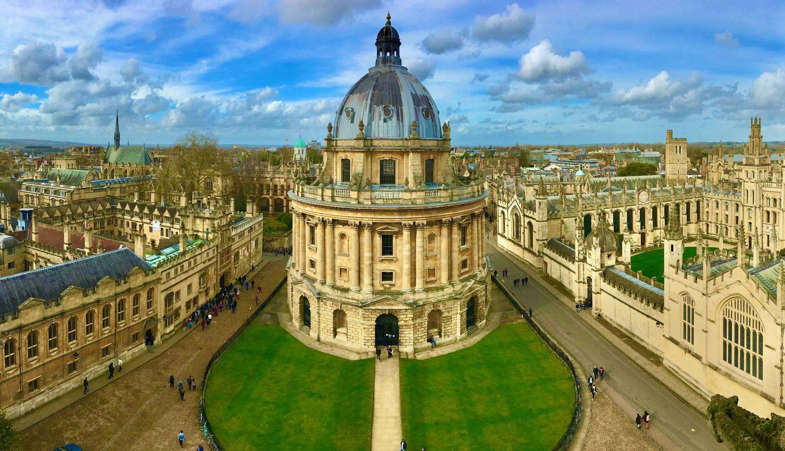 The Radcliffe Camera in Oxford seen from above, with its dome, the surrounding columns and the circular lawn in front